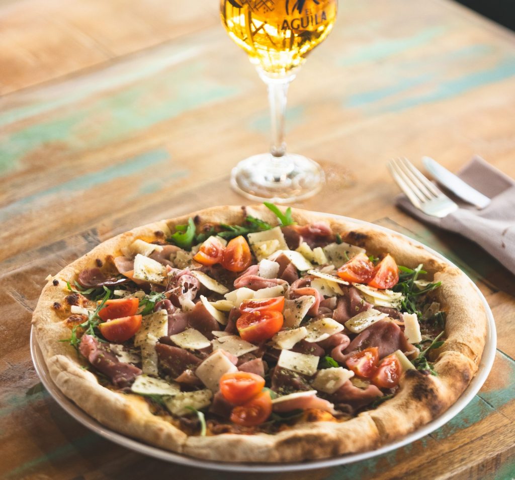 Plato de pizza en Arte Restobar Calpe